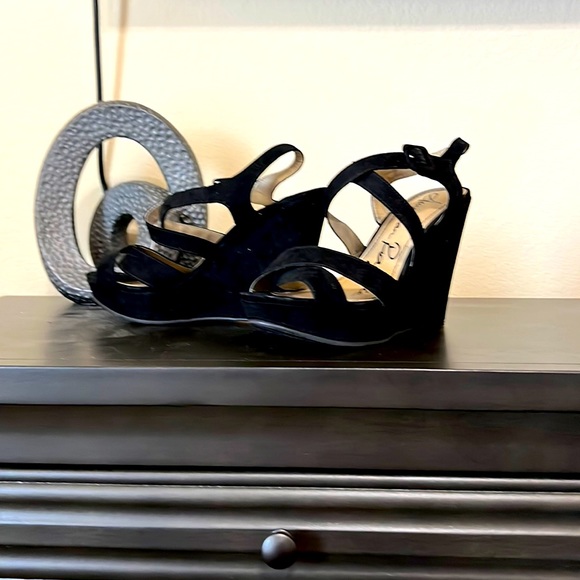 Wedgies - Picture 1 of 3